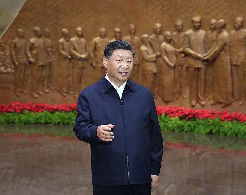 9月12日，中共中央總書(shū)記、國(guó)家主席、中央軍委主席習(xí)近平視察中共中央北京香山革命紀(jì)念地。這是習(xí)近平在香山革命紀(jì)念館參觀《為新中國(guó)奠基》主題展覽，并發(fā)表重要講話。